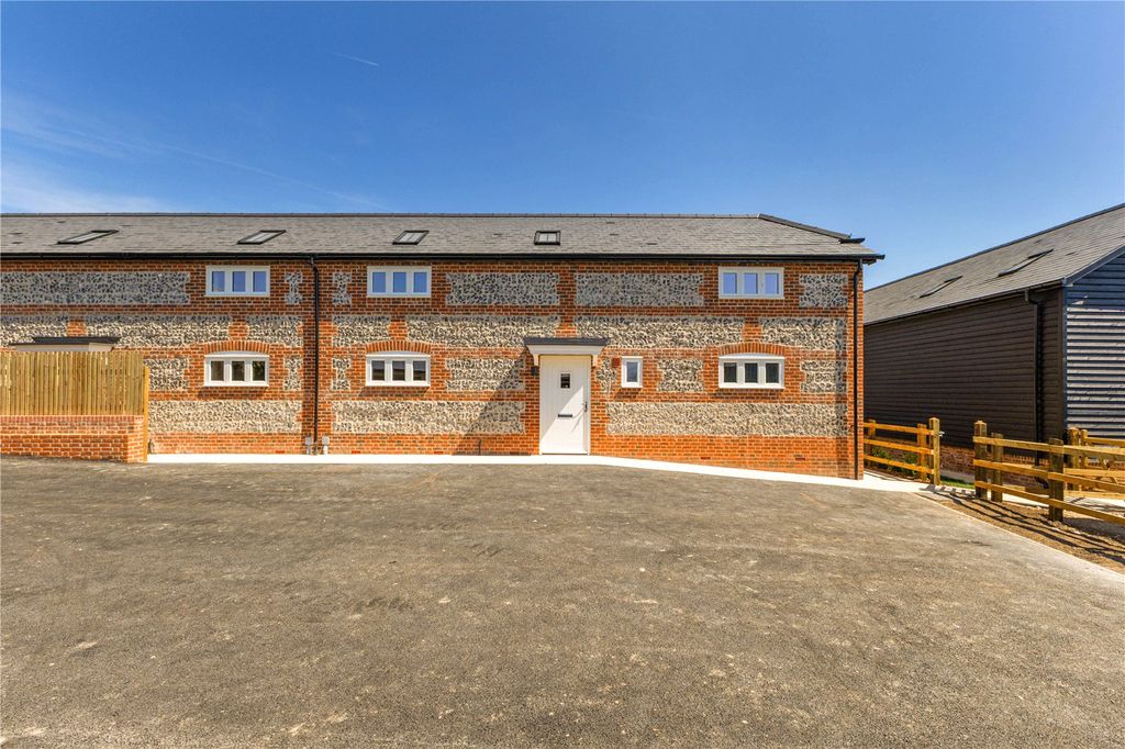 Property photo 1 of 9 Egbury