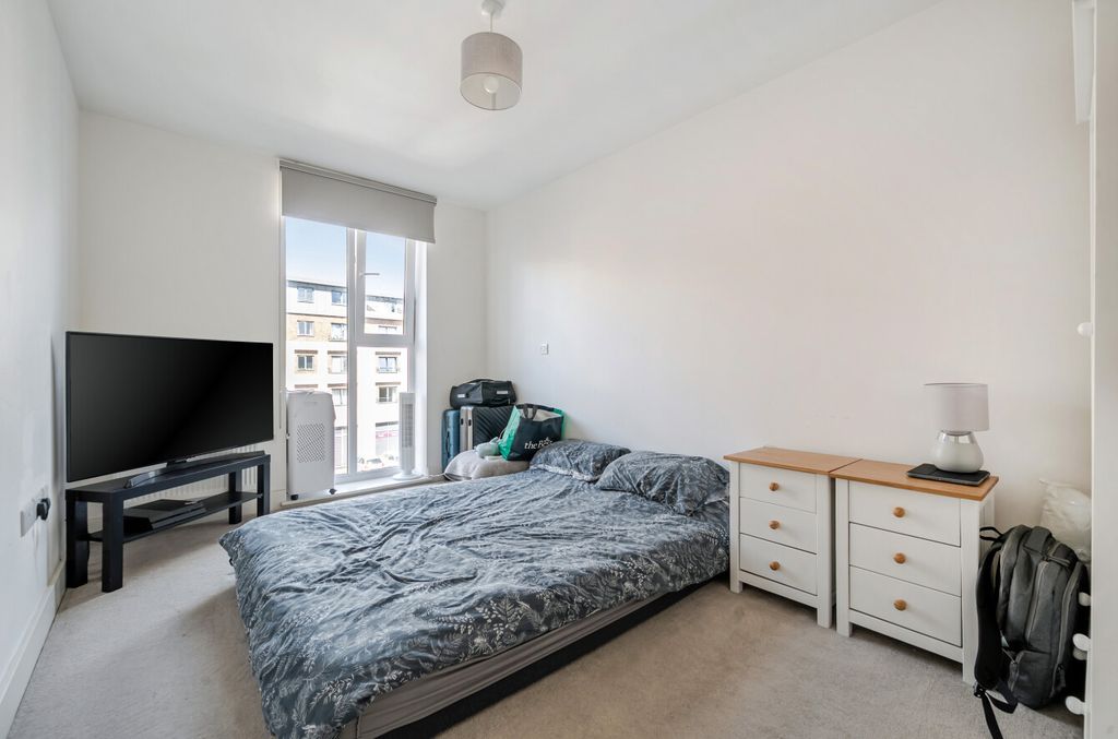 Property photo 3 of 10 Main Bedroom