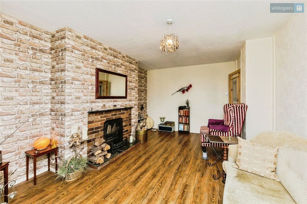 Property photo 2 of 18 Picture No. 12