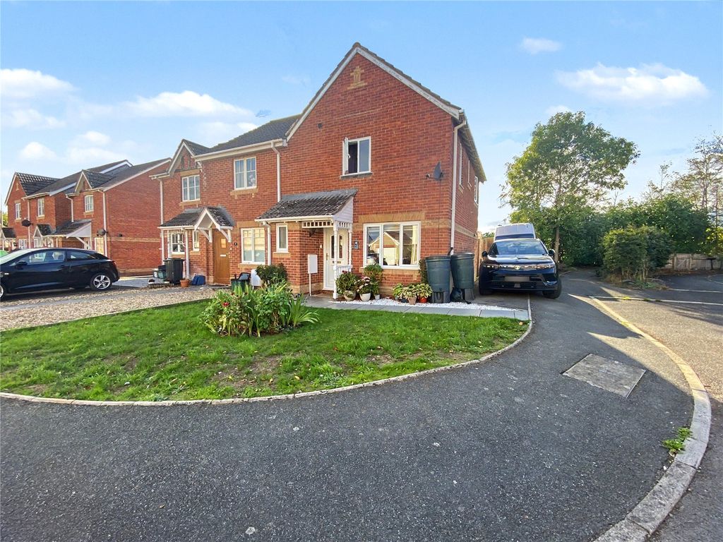 Property photo 1 of 9 10 Bullfinch Close