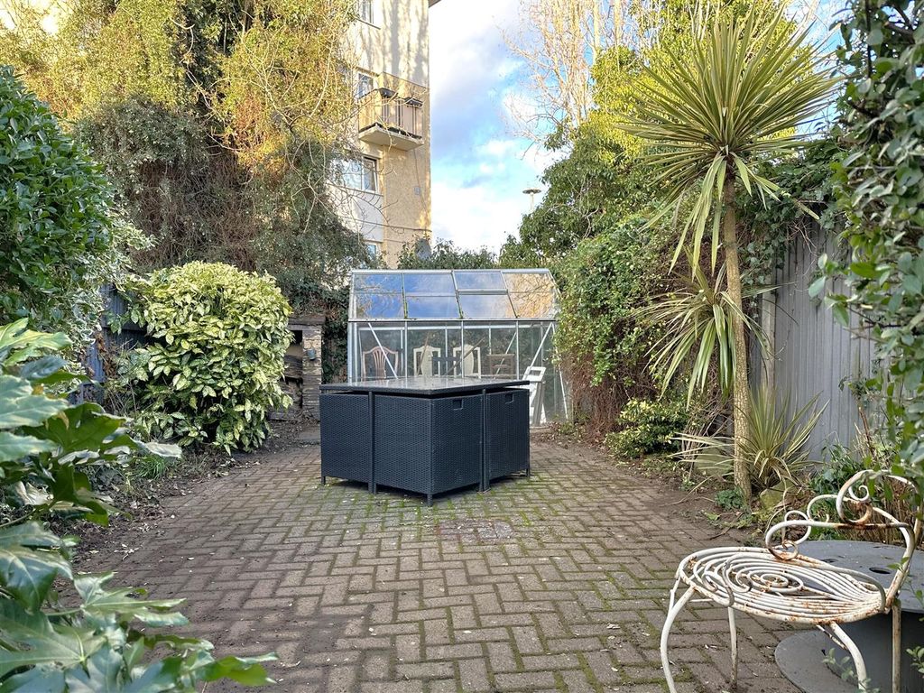 Property photo 3 of 19 Secluded Rear Garden 531