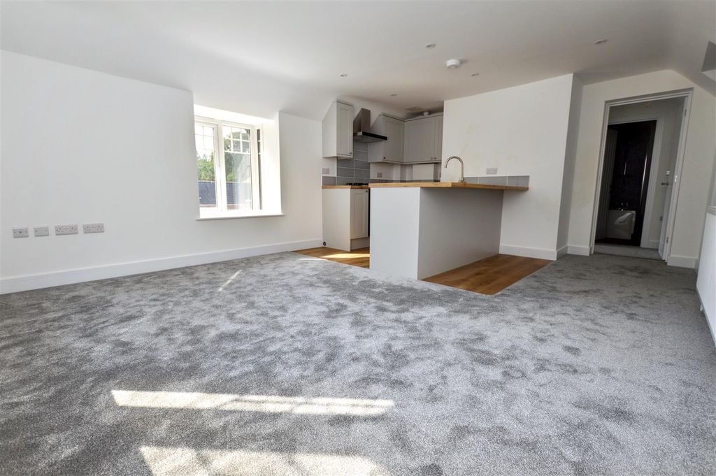 Property photo 3 of 8 Flat 4 (2).Jpg