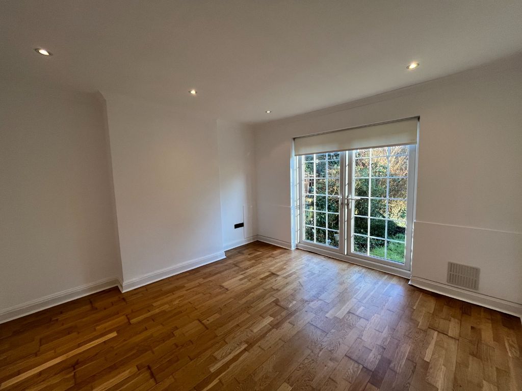 Property photo 2 of 9 4821031