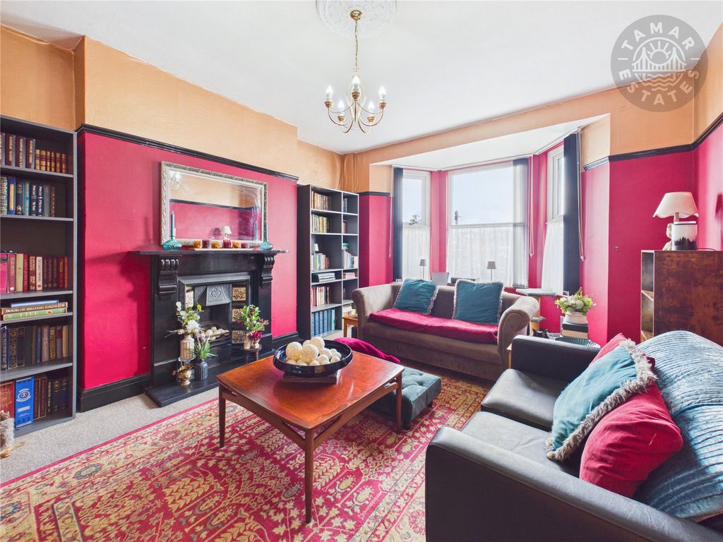 Property photo 2 of 15 Sitting Room