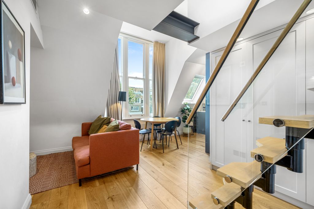 Property photo 3 of 8 10, 25 Coleherne Road, Sw10, Martin &amp; Co, Web (1)