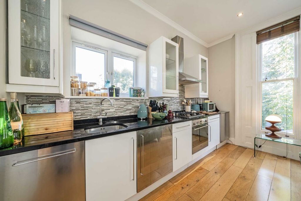 Property photo 3 of 6