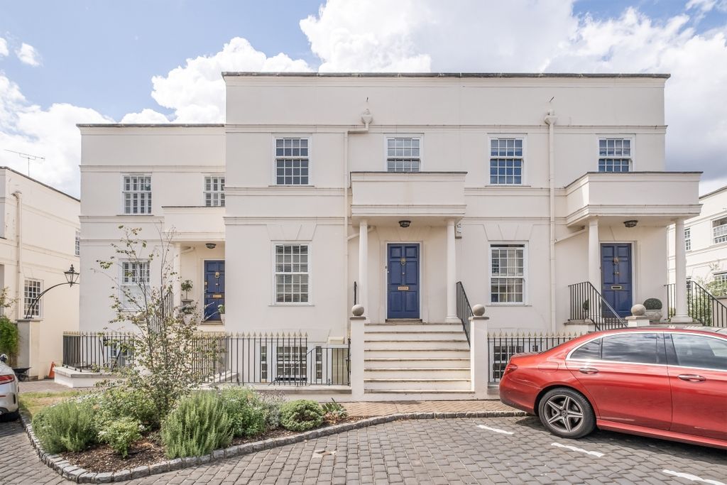 Property photo 1 of 12 30-Beaufort-Close...