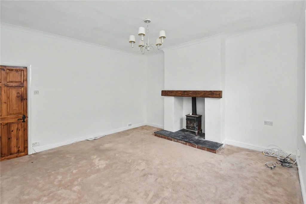 Property photo 2 of 12 Lounge
