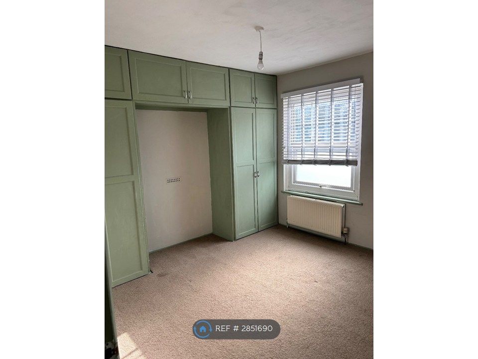 Property photo 3 of 6 Bedroom 1