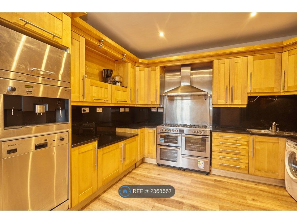 Property photo 3 of 14 Kitchen