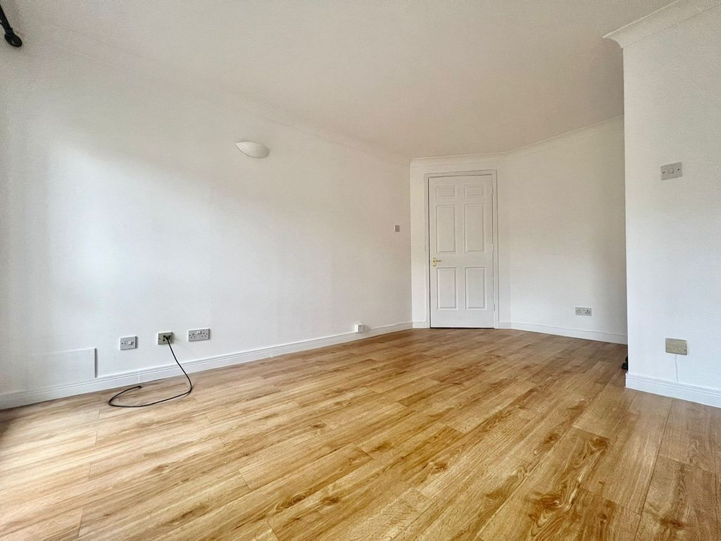 Property photo 3 of 9 2541354