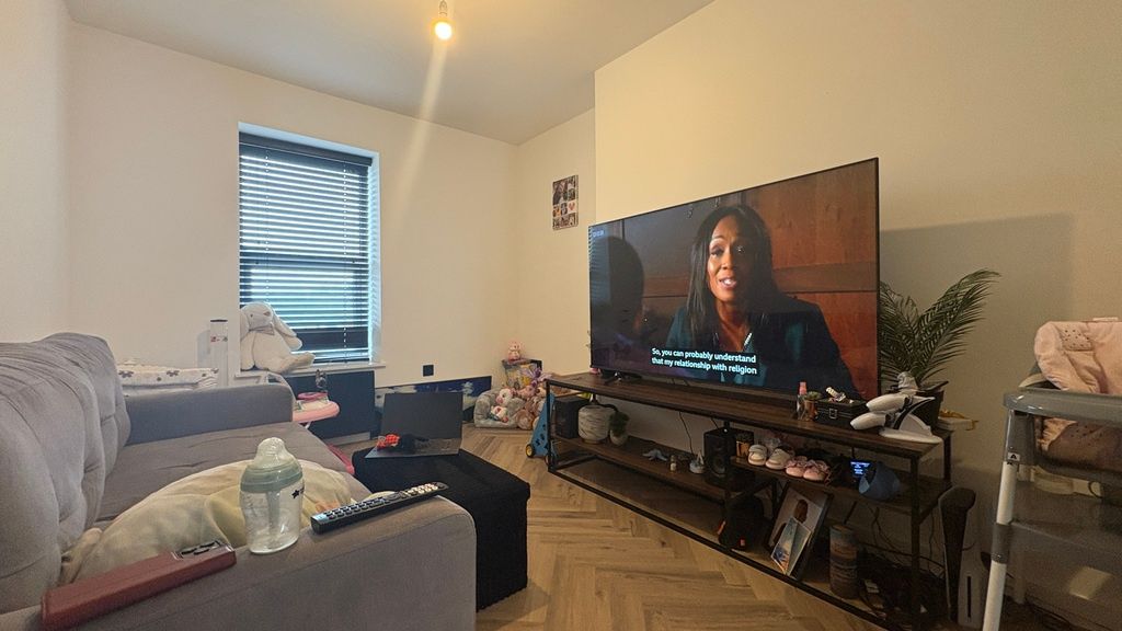 Property photo 1 of 4 Bright, Modern Living Room With A Large Flat-Scree...