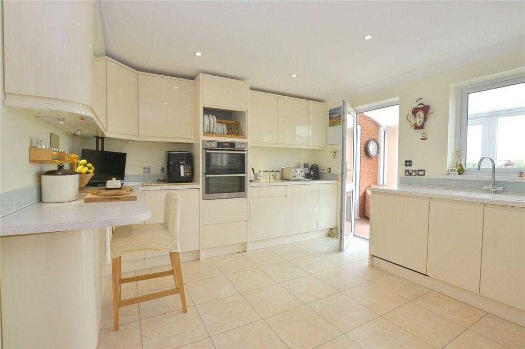 Property photo 2 of 24 Picture No. 04