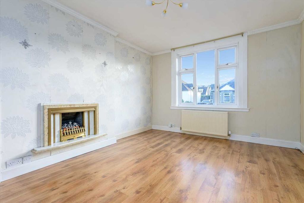 Property photo 2 of 24 Lounge