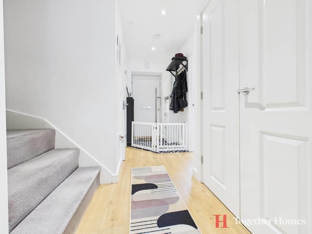 Property photo 3 of 18 Hallway