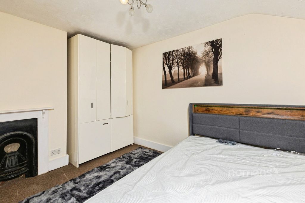 Property photo 3 of 9 Pbox-Img.Jpg