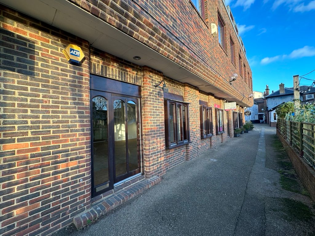Property photo 1 of 3