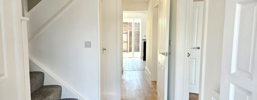 Property photo 3 of 19 Hallway