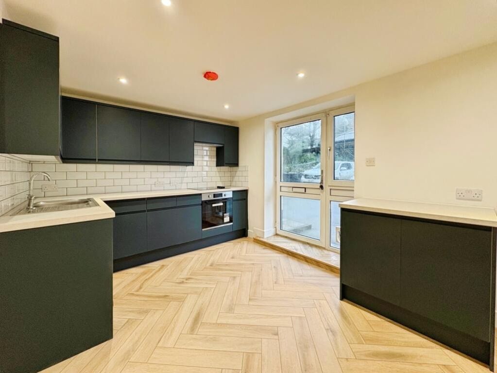 Property photo 2 of 16 4848381