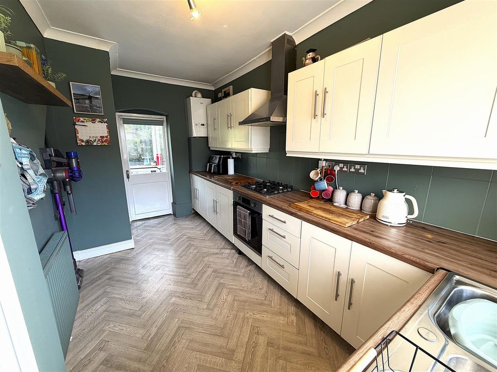 Property photo 2 of 15 Kitchen