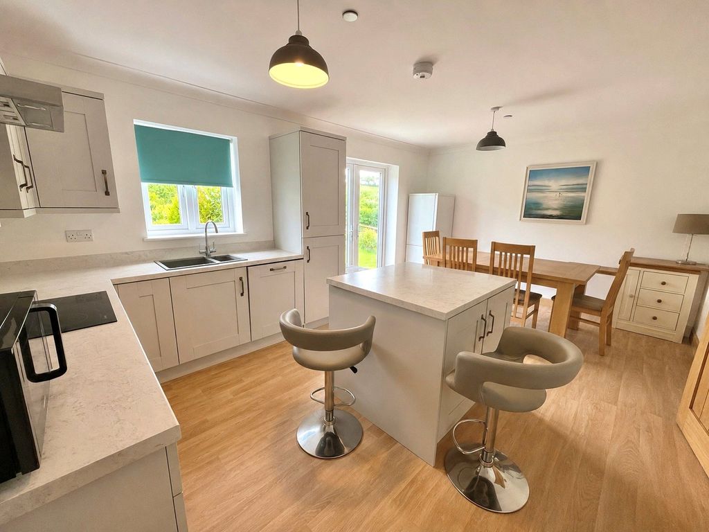 Property photo 2 of 18 Picture No. 15