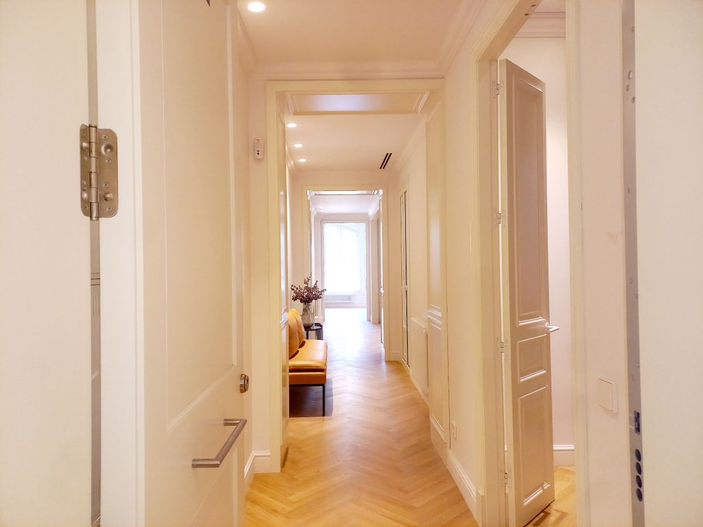 Property photo 2 of 32 Corridor