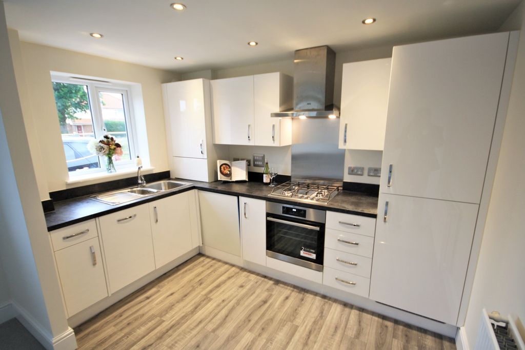 Property photo 3 of 8 Img_3945