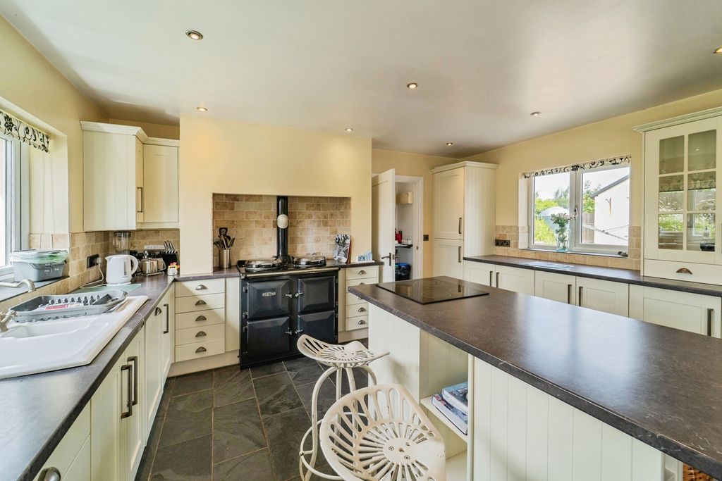 Property photo 3 of 20 Pbox-Img.Jpg