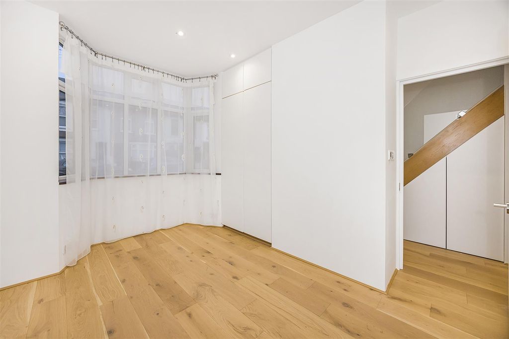 Property photo 3 of 20 8