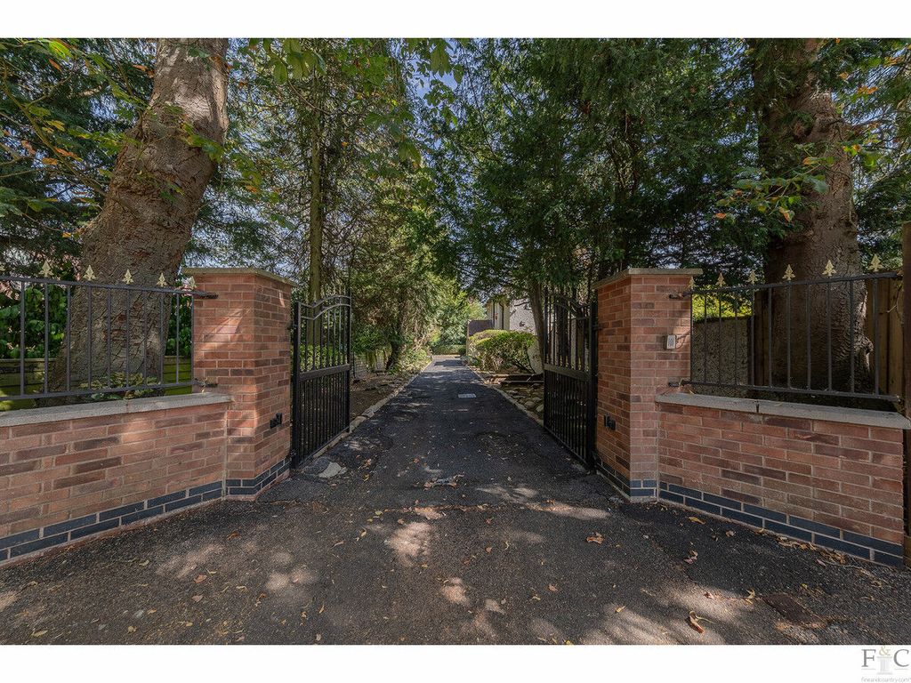Property photo 2 of 33