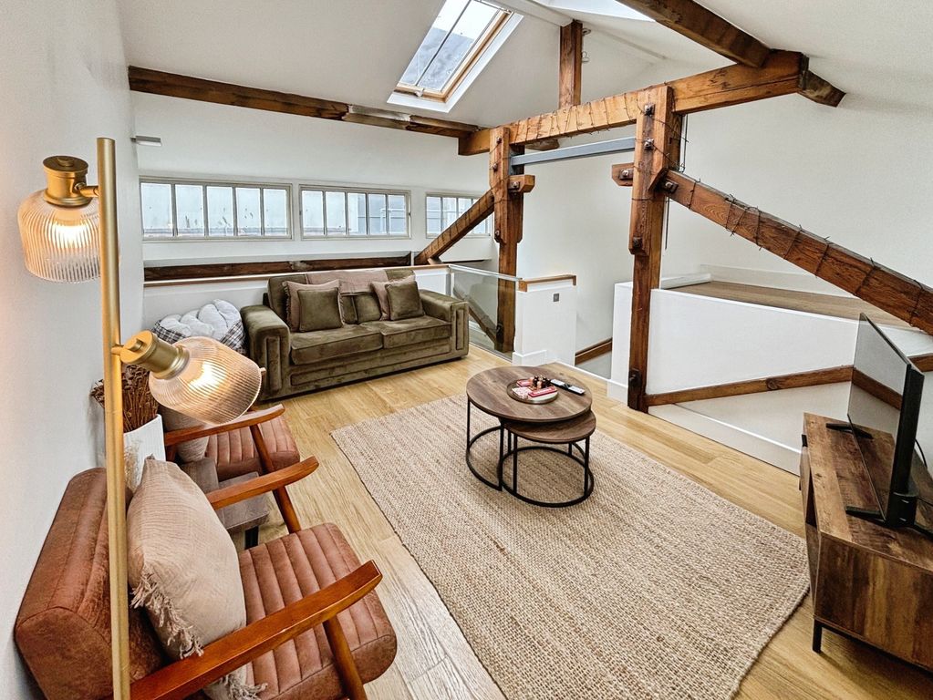 Property photo 1 of 16 Living Room