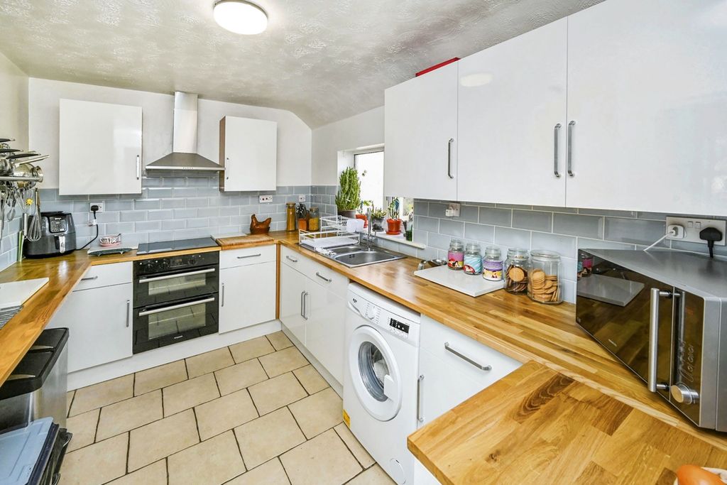 Property photo 3 of 17