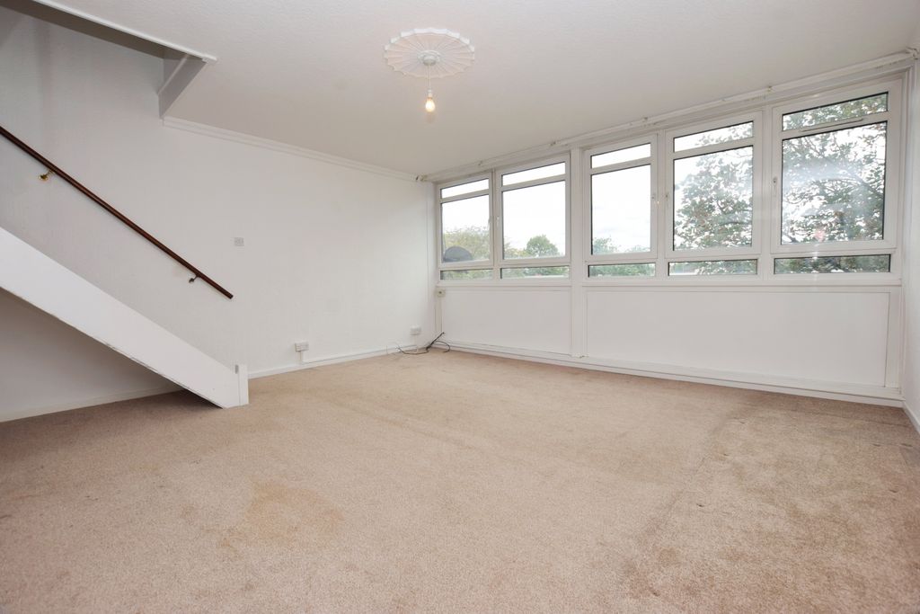 Property photo 1 of 8 V 4