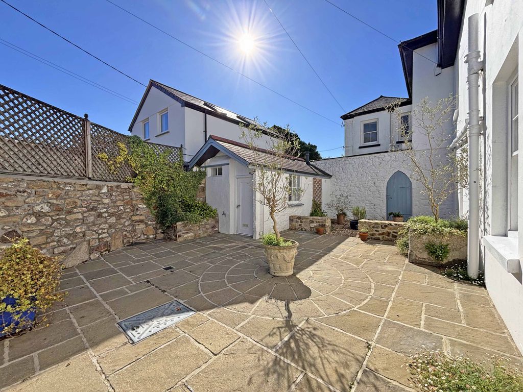 Property photo 2 of 11 Photo 2