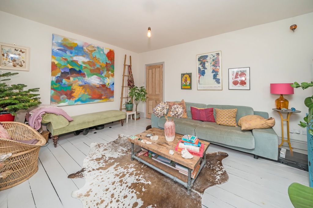 Property photo 2 of 11 Reception