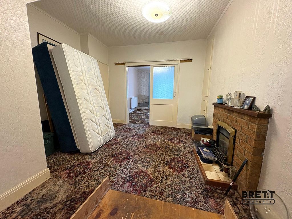 Property photo 3 of 10 Living Room