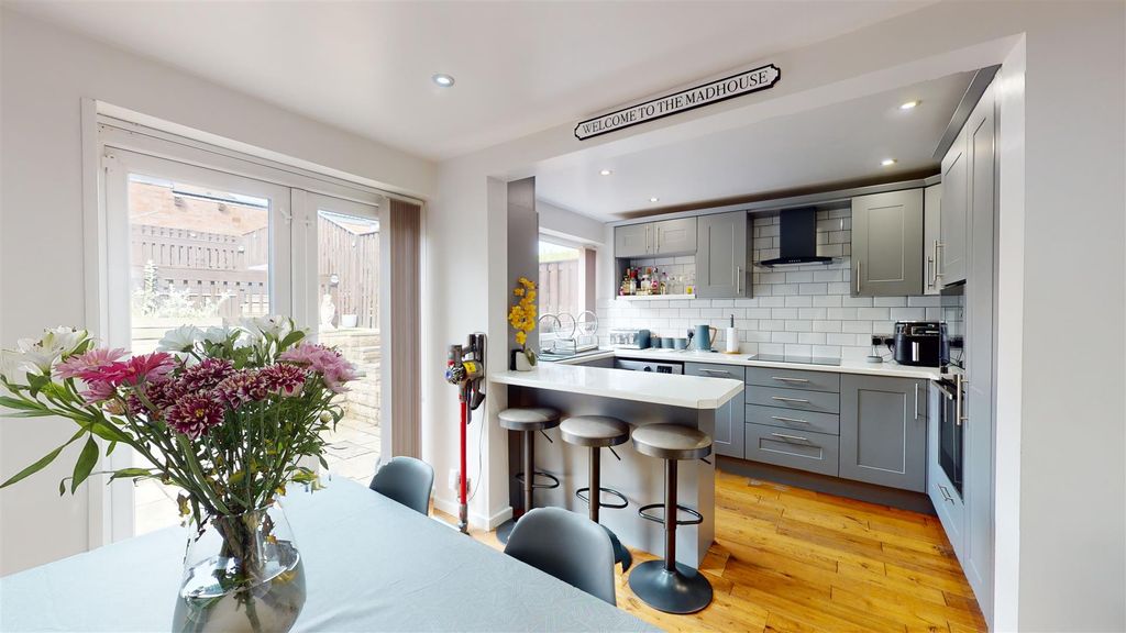 Property photo 3 of 18 23-Stephen-Close-09112023_120624.Jpg