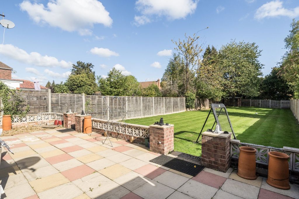 Property photo 3 of 20 Garden