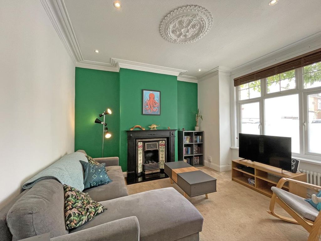 Property photo 2 of 15 Durban Road 22 - Lounge Front.Jpg