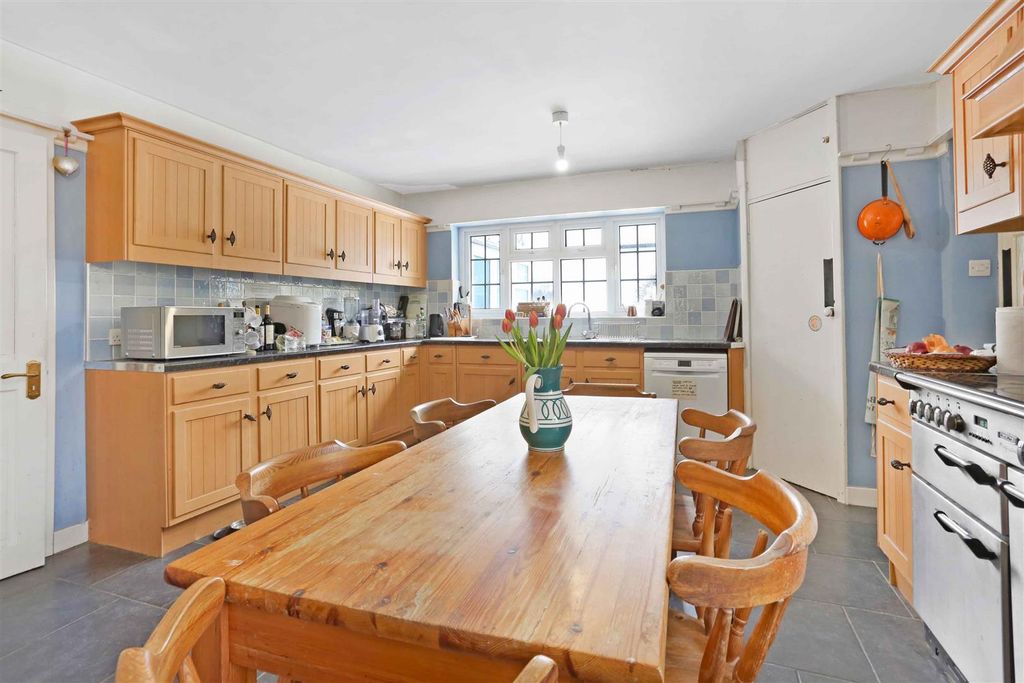 Property photo 3 of 19 989224498 22.Jpg