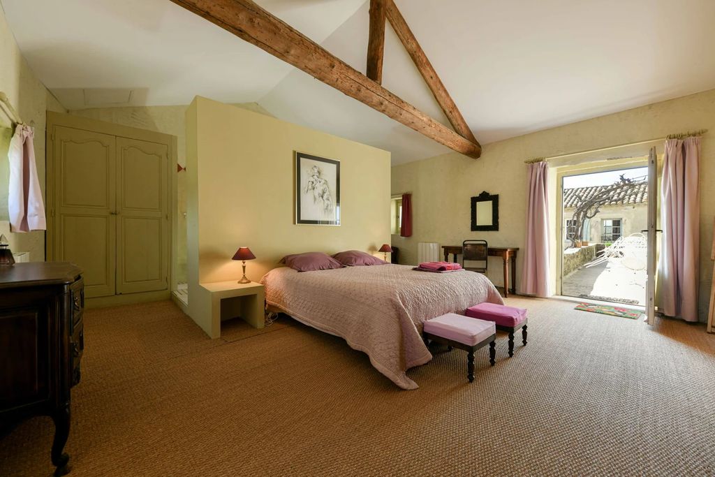 Property photo 3 of 33
