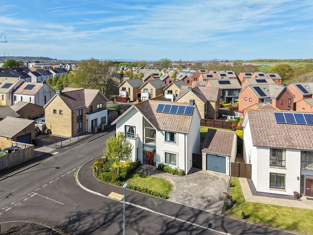 Property photo 1 of 38 Photo 4