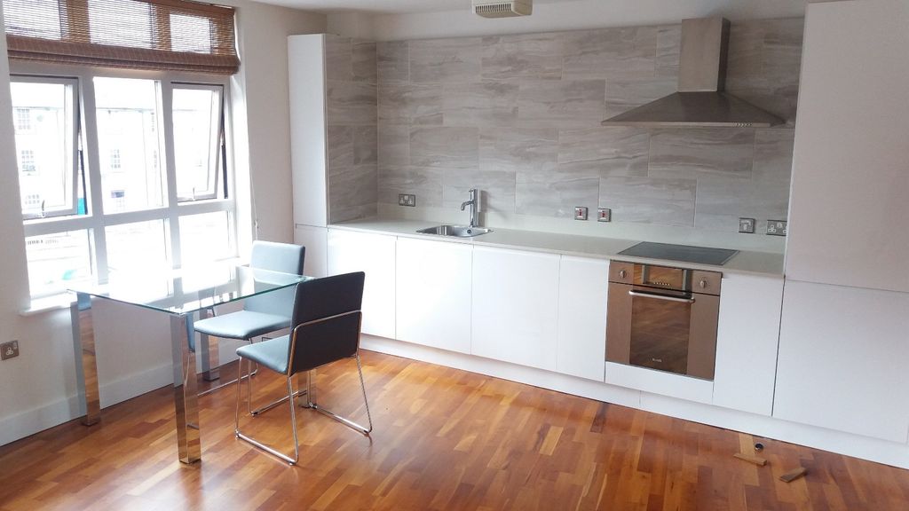 Property photo 3 of 9 Kitchen