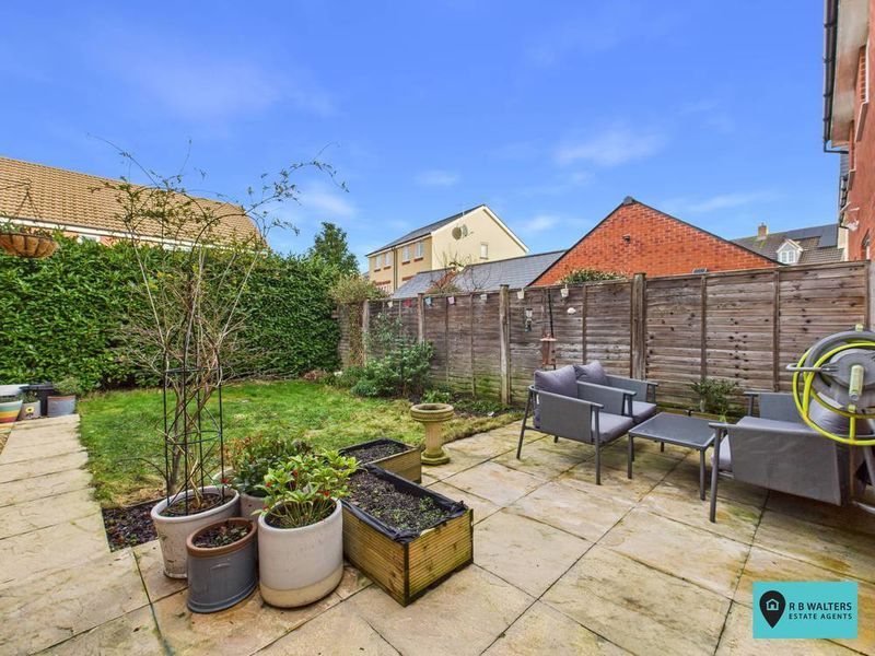 Property photo 3 of 18 Garden