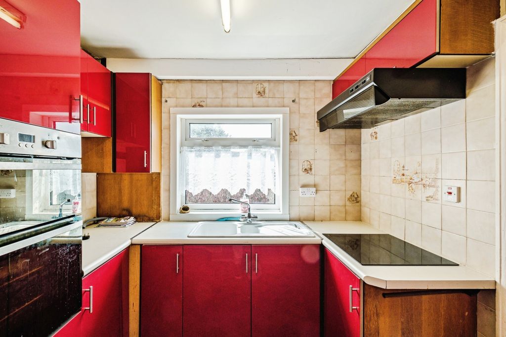 Property photo 2 of 14 Kitchen
