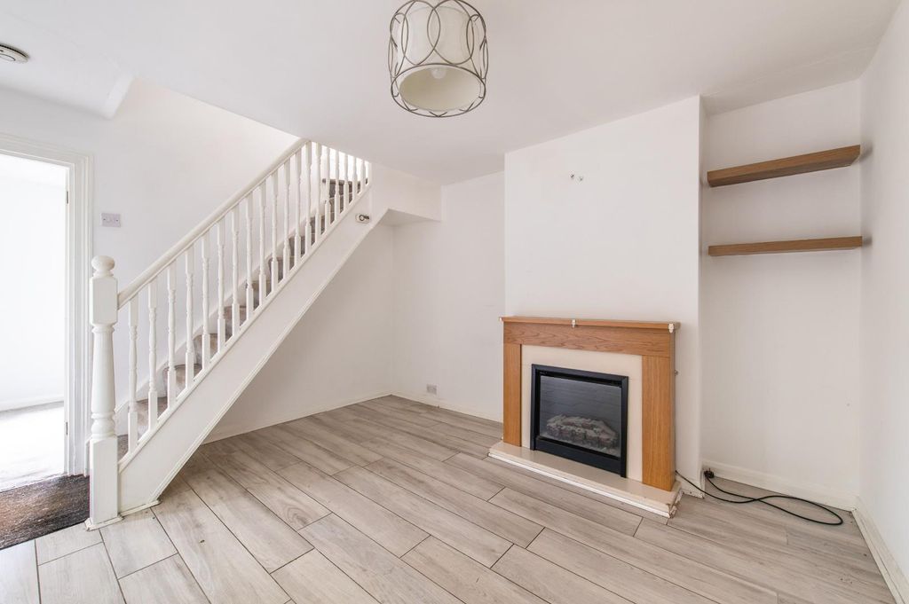 Property photo 2 of 11 Dining Room