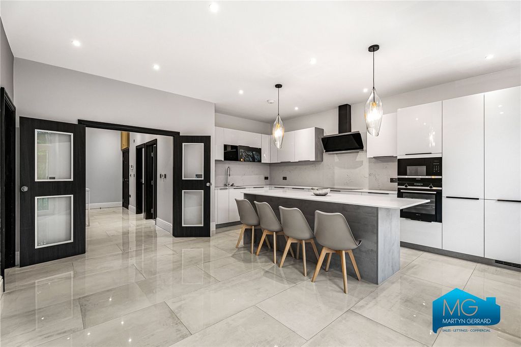 Property photo 3 of 29 Picture No. 31