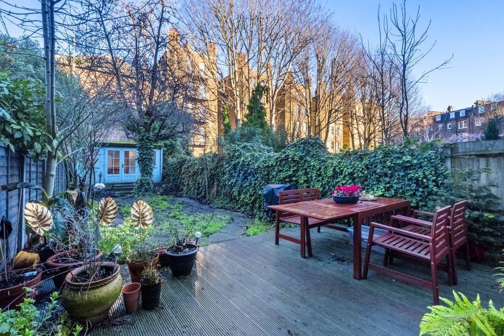 Property photo 3 of 17 Garden