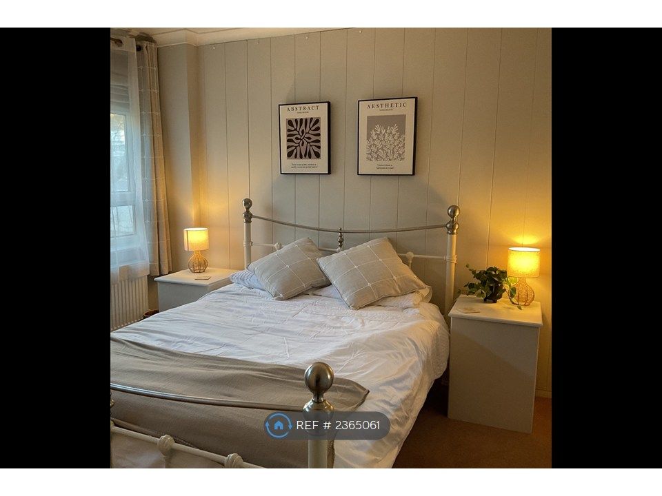 Property photo 2 of 7 Main Bedroom
