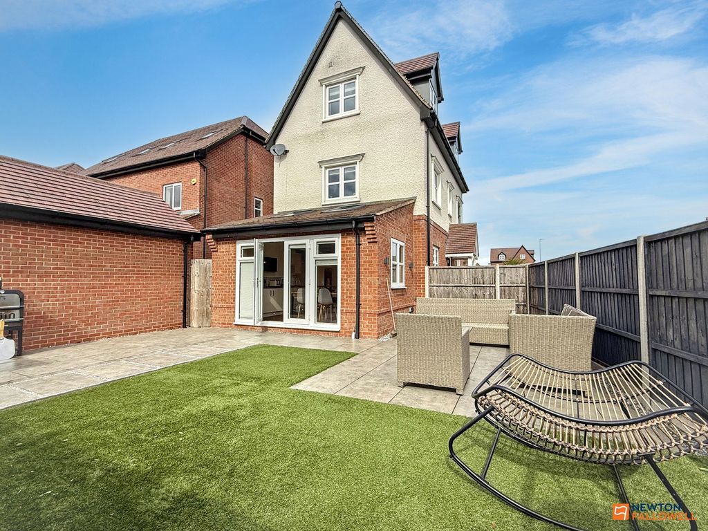 Property photo 2 of 36
